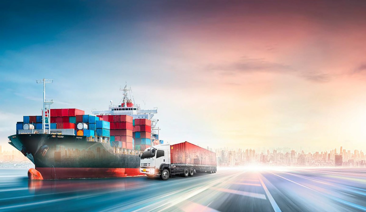 Schiff und Lastwagen