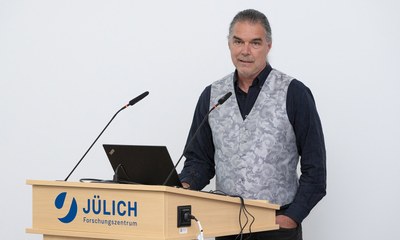 Unbenannt-1_0008_H Virkkunen im FZ Juelich_23 April 25__034-3000.jpg