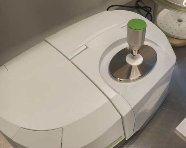 Einrichtungen zur Analytik