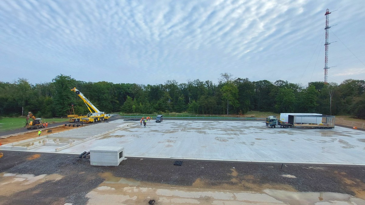 JUPITER: Erste Container aufgebaut