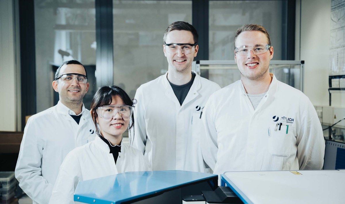 Interfacial Spectroelectrochemistry