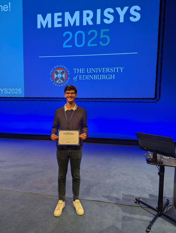 Dimitrios Spithouris received the Young Researcher Awards on the E-MRS meeting